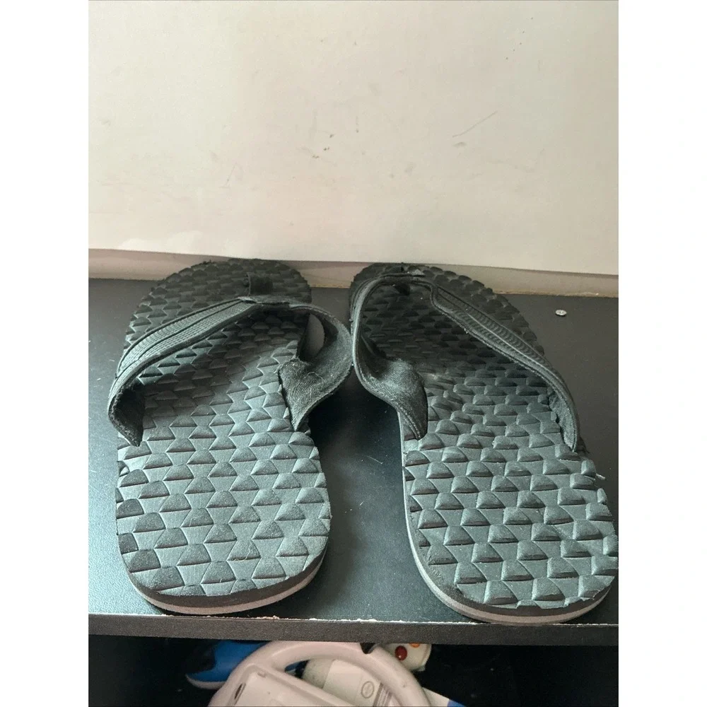 Flojos Men's Black Flip Flops. NO SIZE 12 1/2